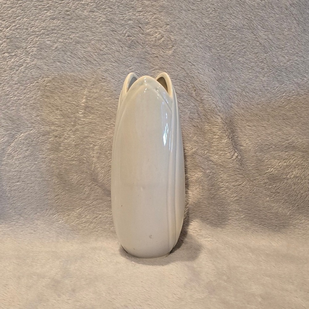 Camark Style White Ceramic Tulip Bud Vase Glossy‎ Embossed Flower Vase 7 Inch